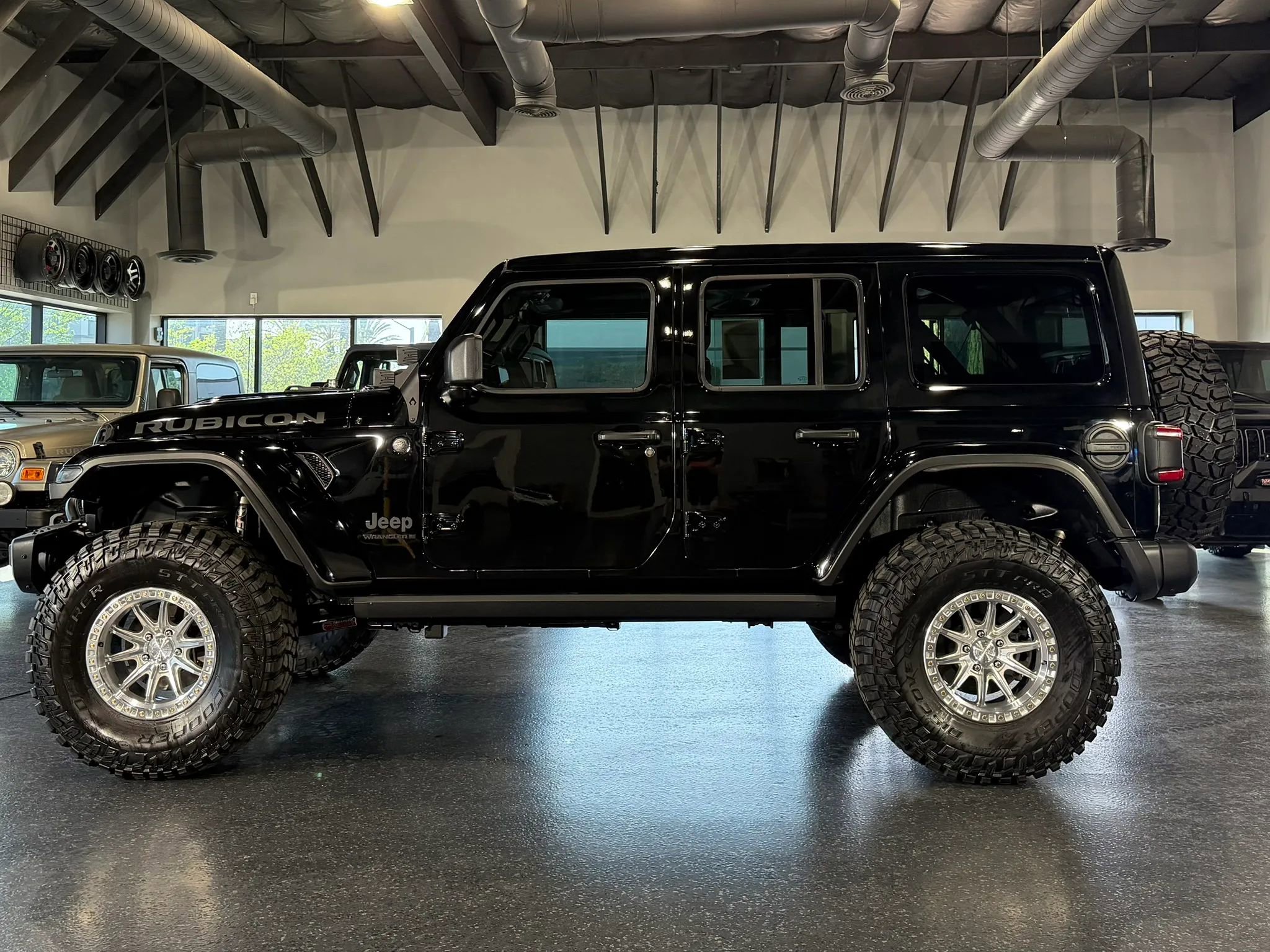 Used 2024 Jeep Wrangler Unlimited Rubicon image 11