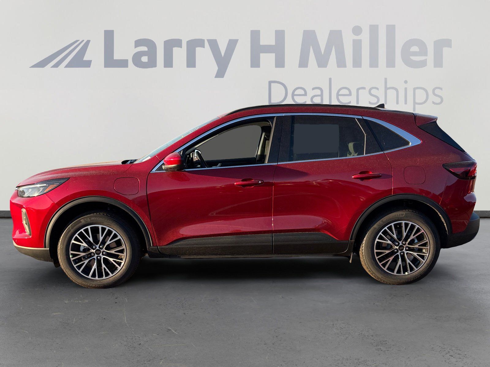 New 2026 Ford Escape SE w/ PHEV Premium Package FWD video 2