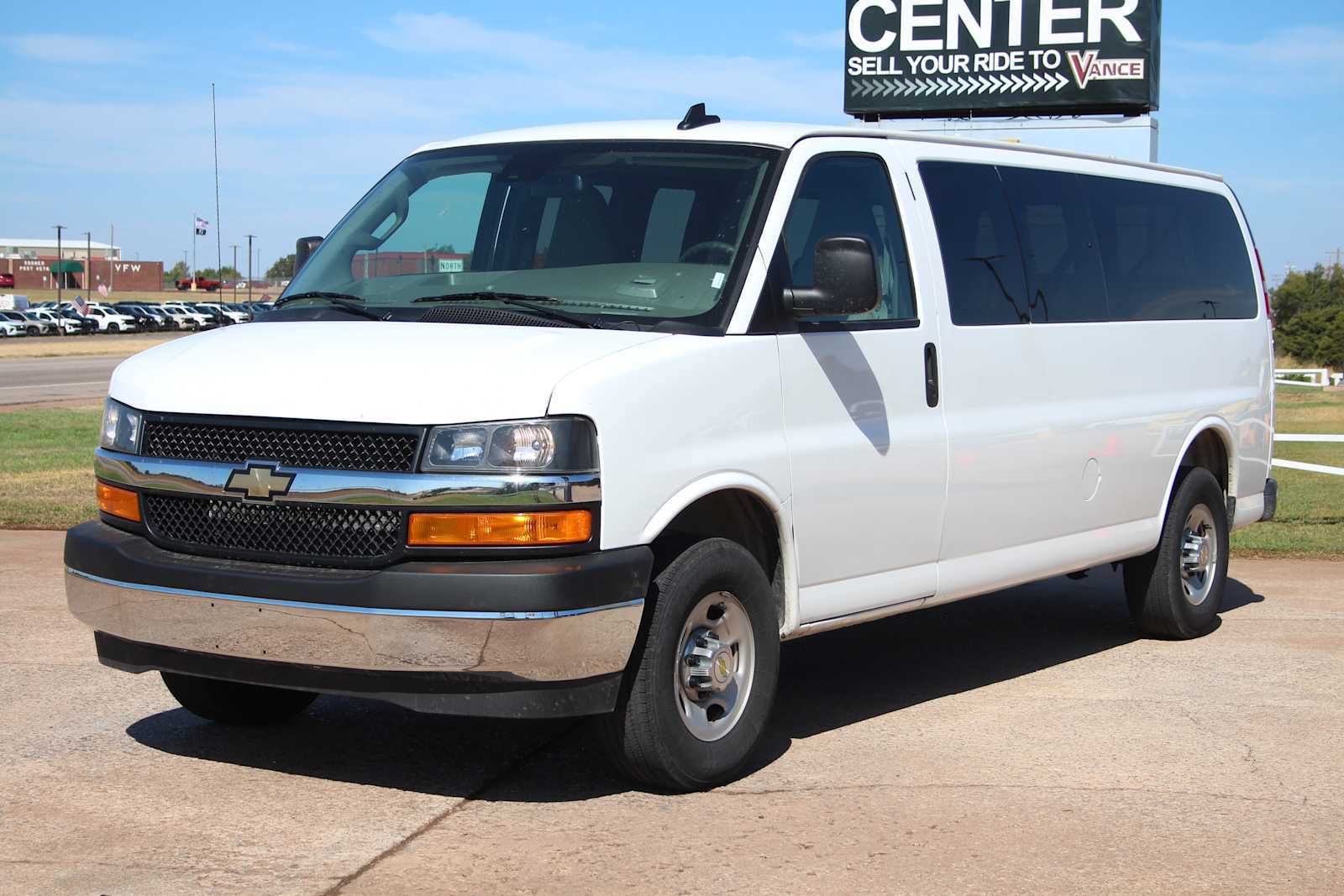 Used 2025 Chevrolet Express 3500 LT w/ LT Preferred Equipment Group RWD image 4