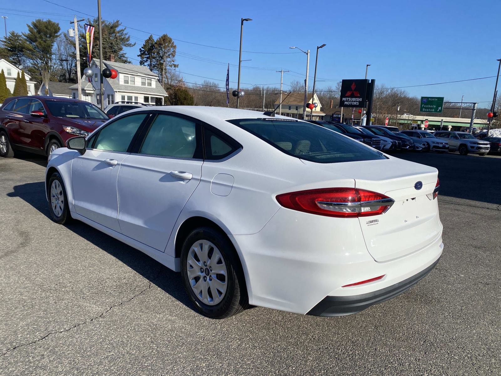 Used 2019 Ford Fusion S image 3