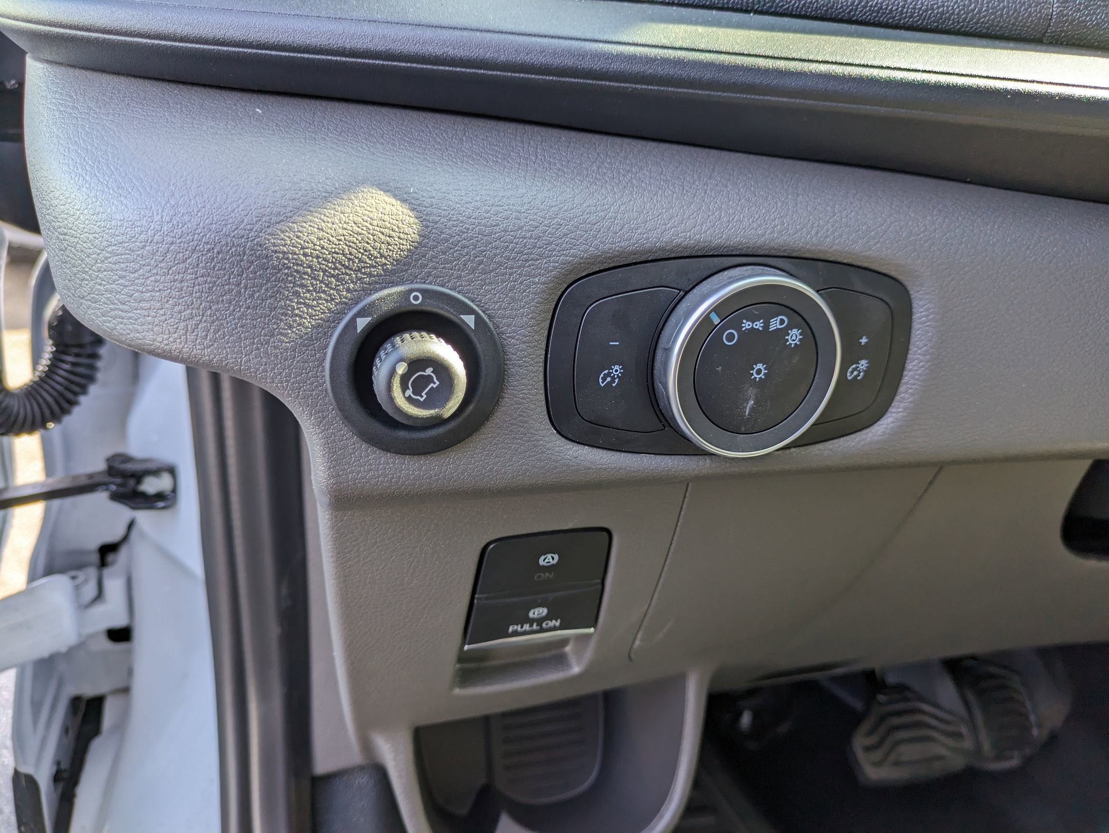 New 2025 Ford Transit 250 148 Medium Roof image 17