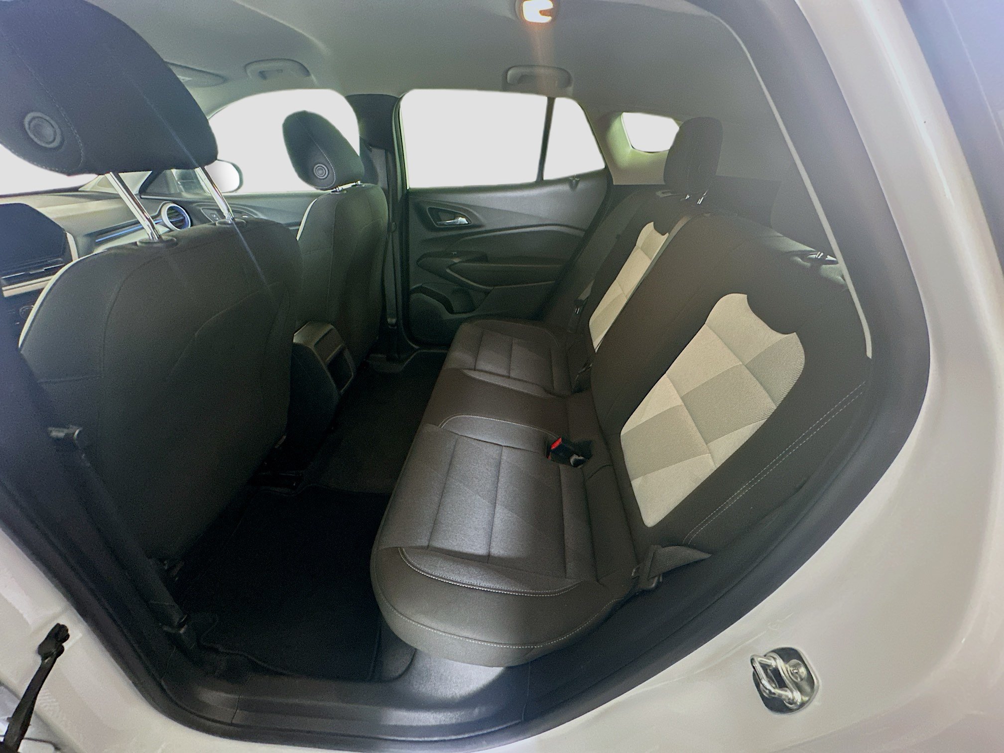 Used 2025 Chevrolet Trax LS FWD image 27