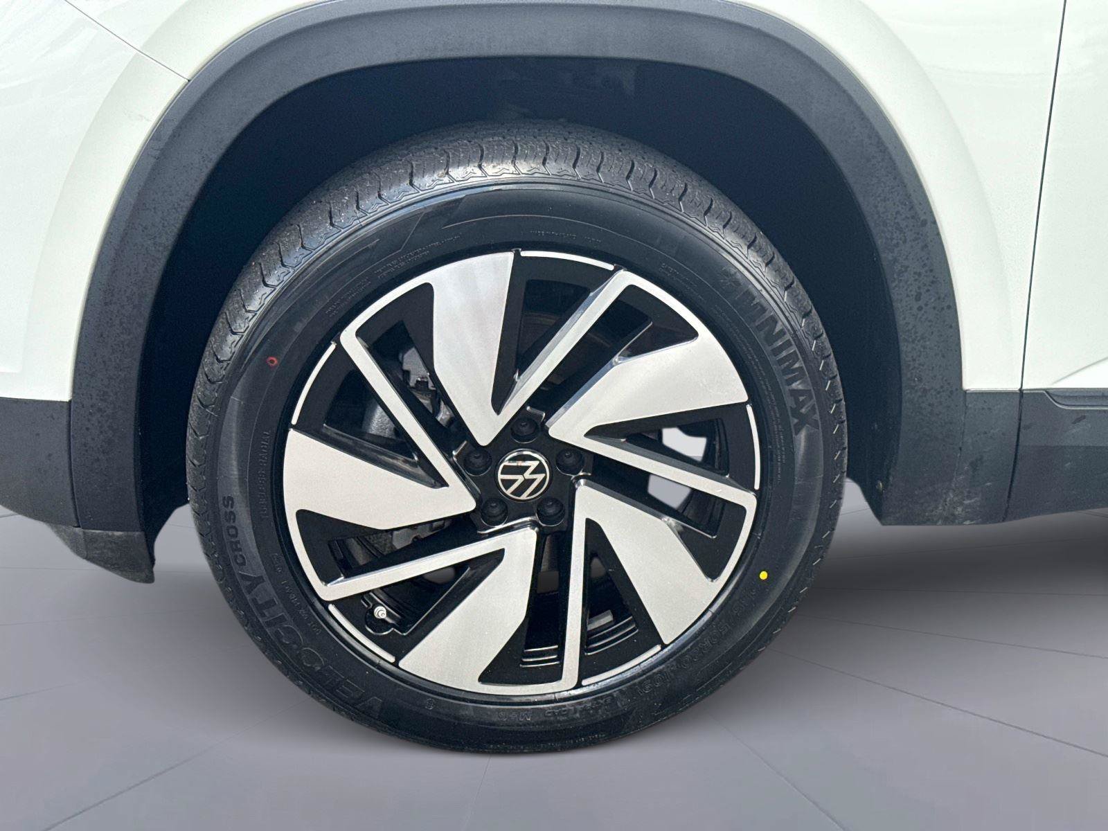 Used 2025 Volkswagen Atlas SE FWD image 11