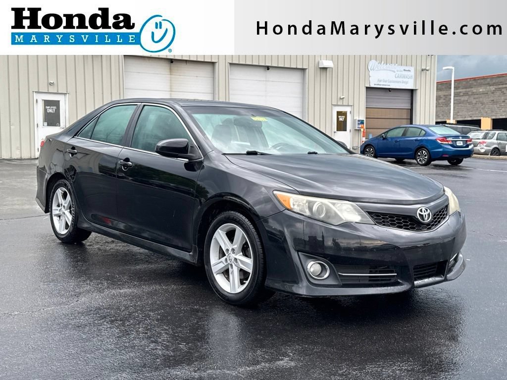 Used 2014 Toyota Camry SE w/ Moonroof Package