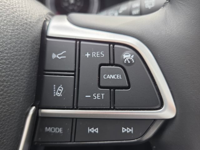 Used 2025 Toyota Highlander Limited FWD image 41