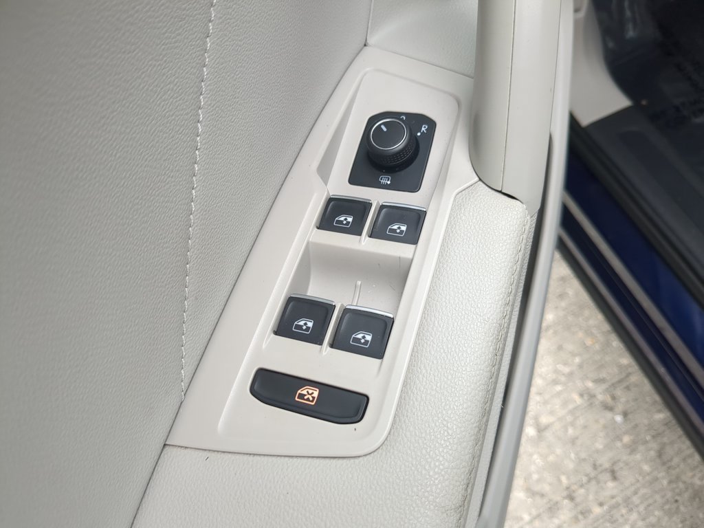 Certified 2022 Volkswagen Tiguan SE FWD image 18