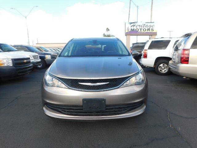 Used 2017 Chrysler Pacifica Touring image 2