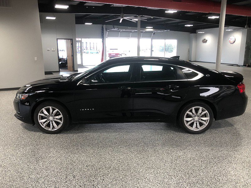 Used 2017 Chevrolet Impala LT FWD image 2