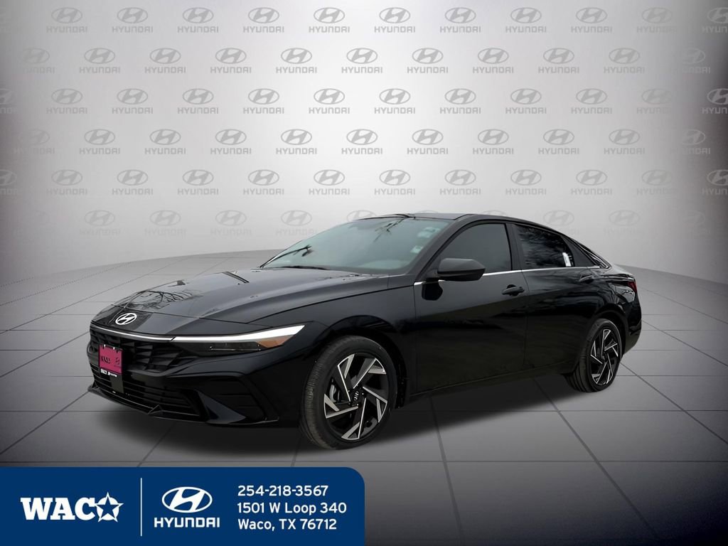 Used 2025 Hyundai Elantra SEL image 3