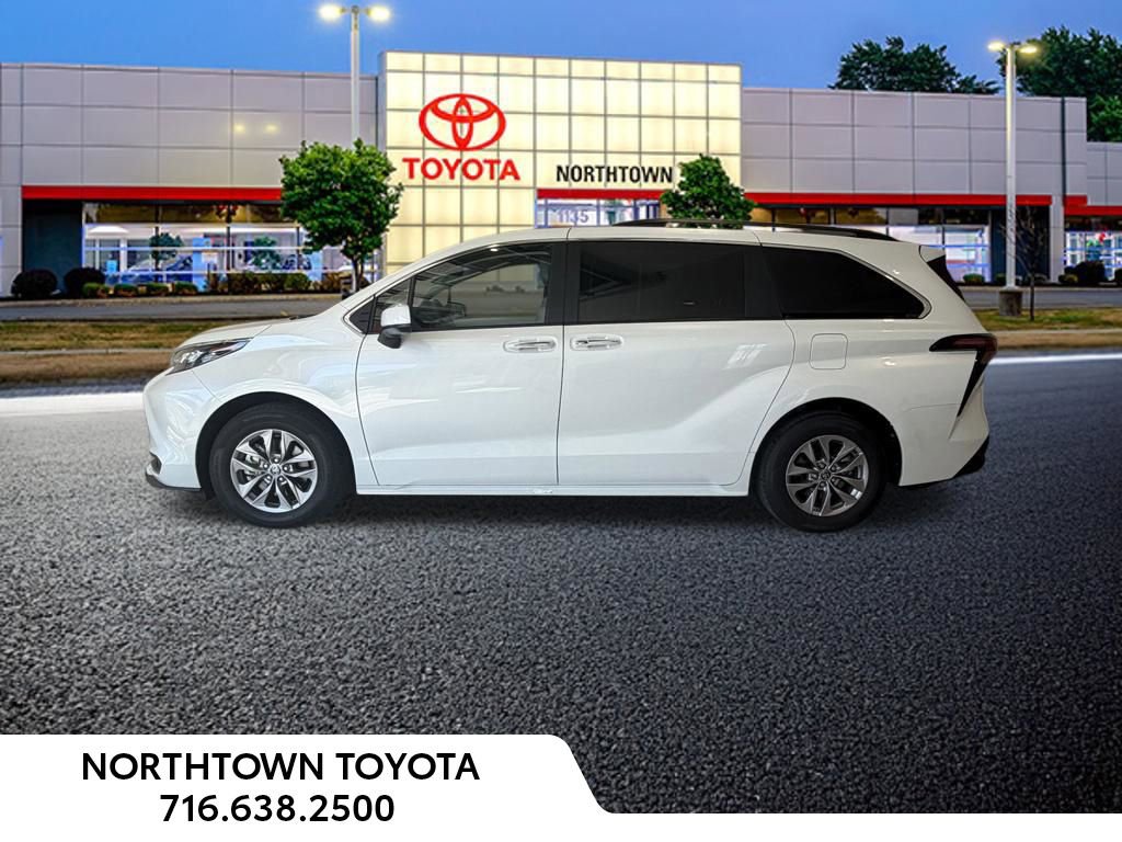 Used 2025 Toyota Sienna XLE w/ XLE Plus Package FWD image 2