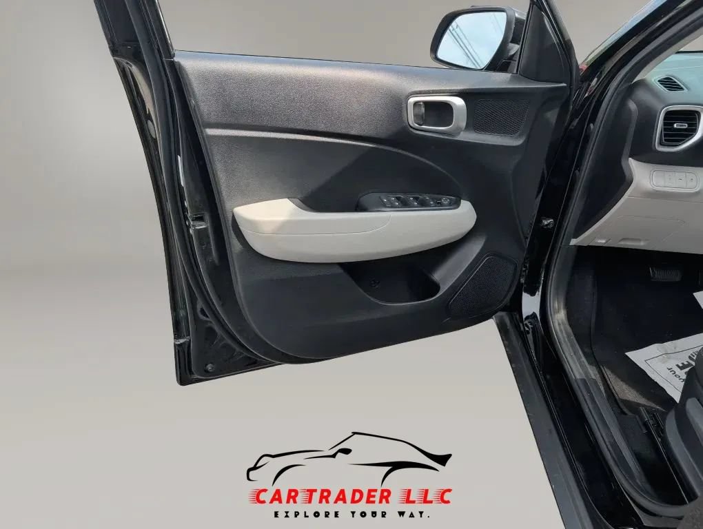 Used 2022 Hyundai Venue SEL FWD image 17