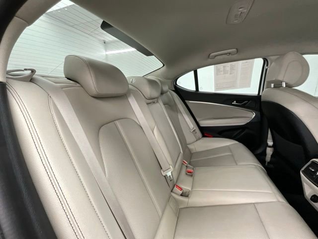 Used 2020 Genesis G70 2.0T image 13
