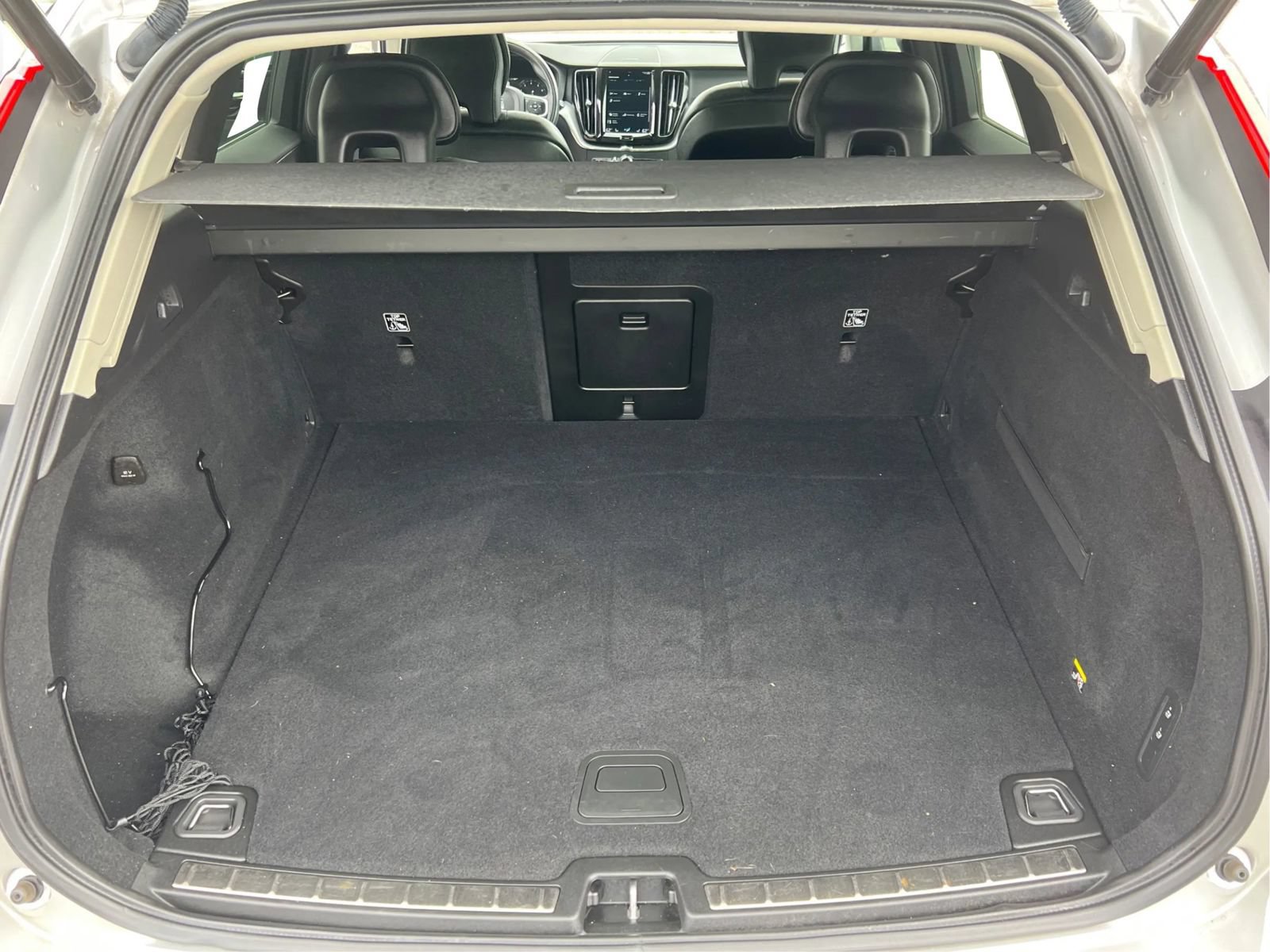 Used 2019 Volvo XC60 T5 Momentum w/ Multimedia Package AWD/4WD image 18
