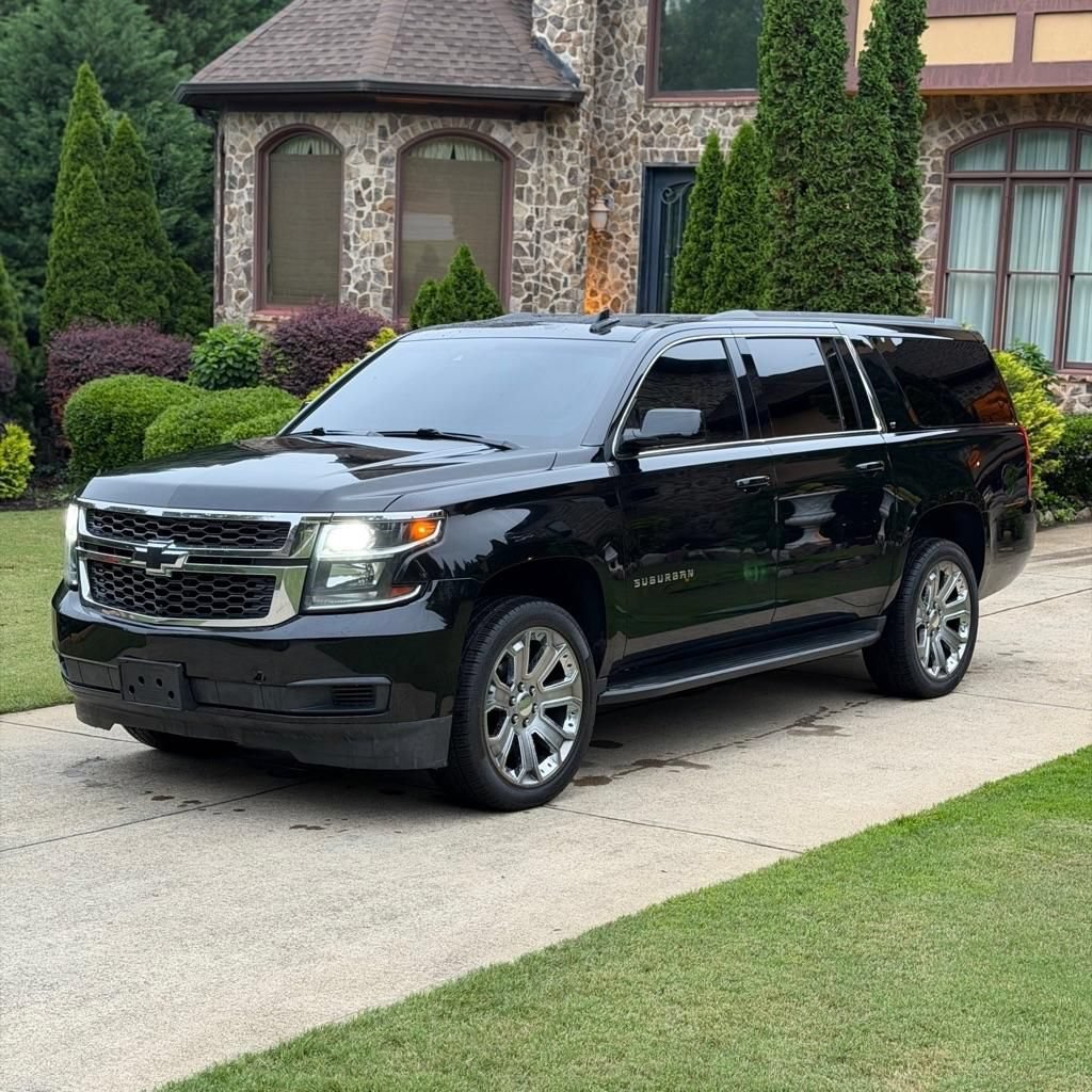 Used 2019 Chevrolet Suburban LT RWD image 1