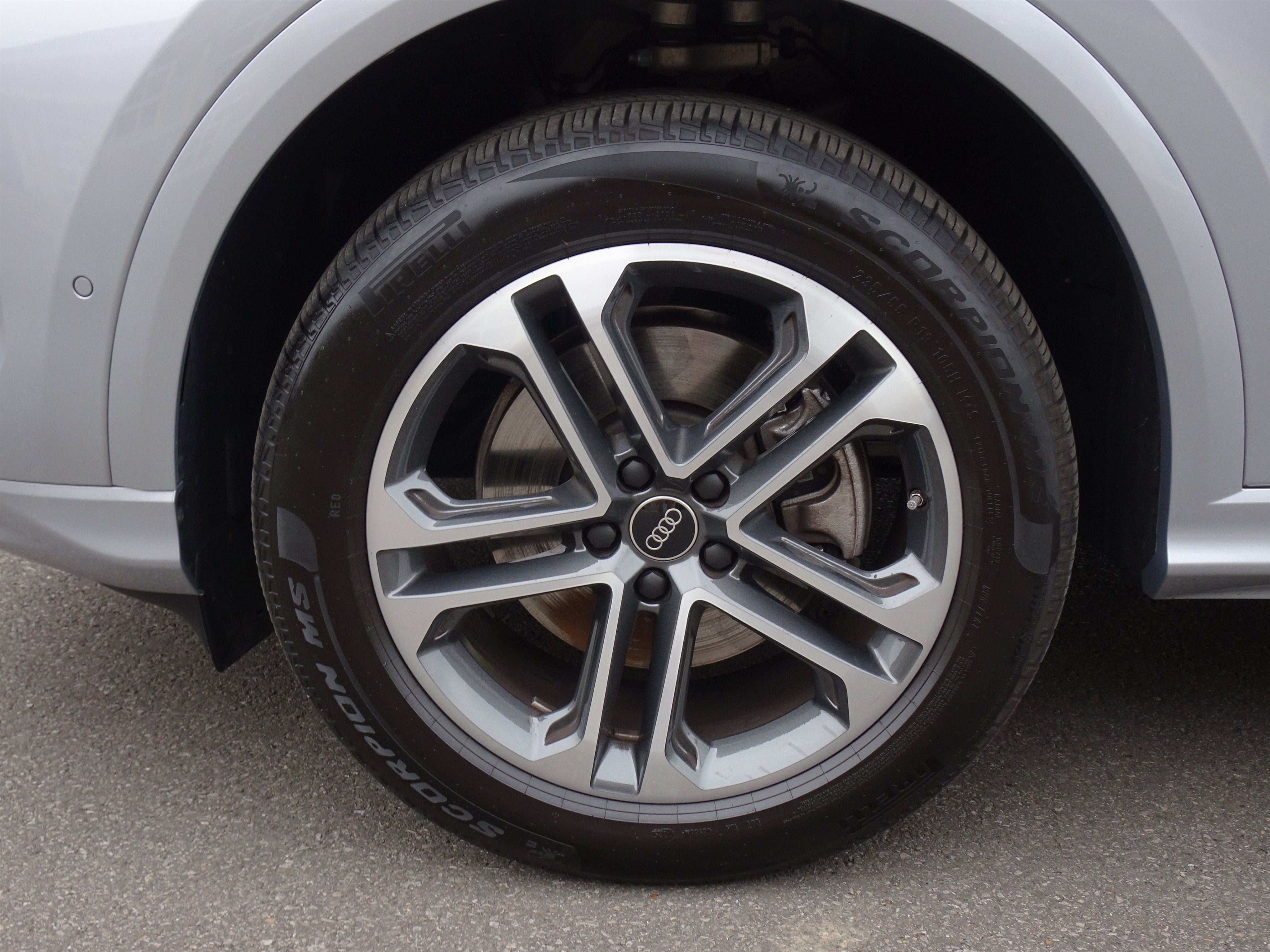 Certified 2025 Audi Q5 Premium AWD/4WD image 8
