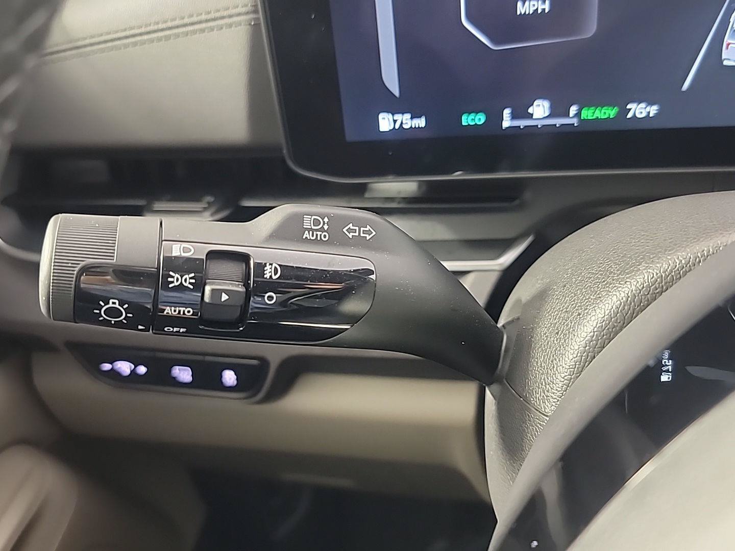 Used 2026 Kia Carnival SX FWD image 32