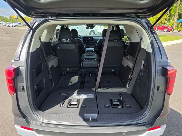 Used 2026 Kia Carnival FWD image 12