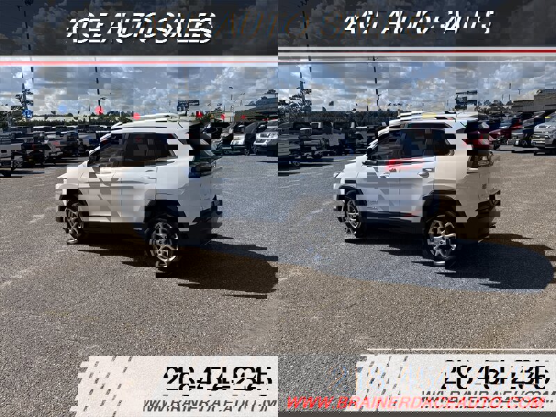 Used 2016 Jeep Cherokee Latitude w/ Cold Weather Group image 4