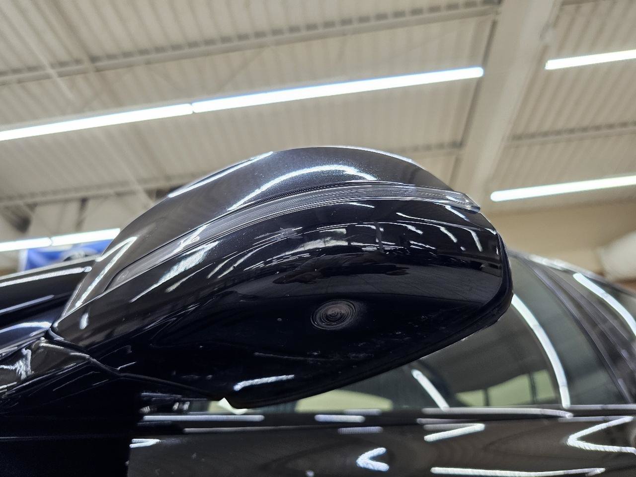 Used 2015 BMW 750i w/ M Sport Edition RWD image 11