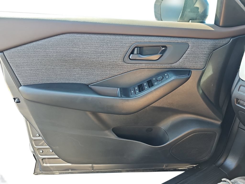 Used 2023 Nissan Rogue S FWD image 25