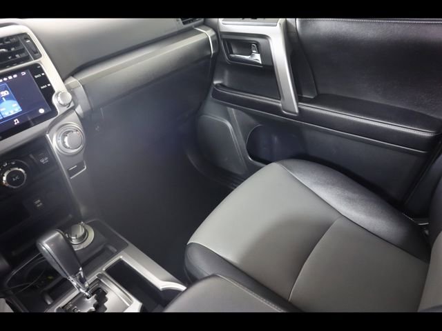 Used 2016 Toyota 4Runner SR5 Premium image 14