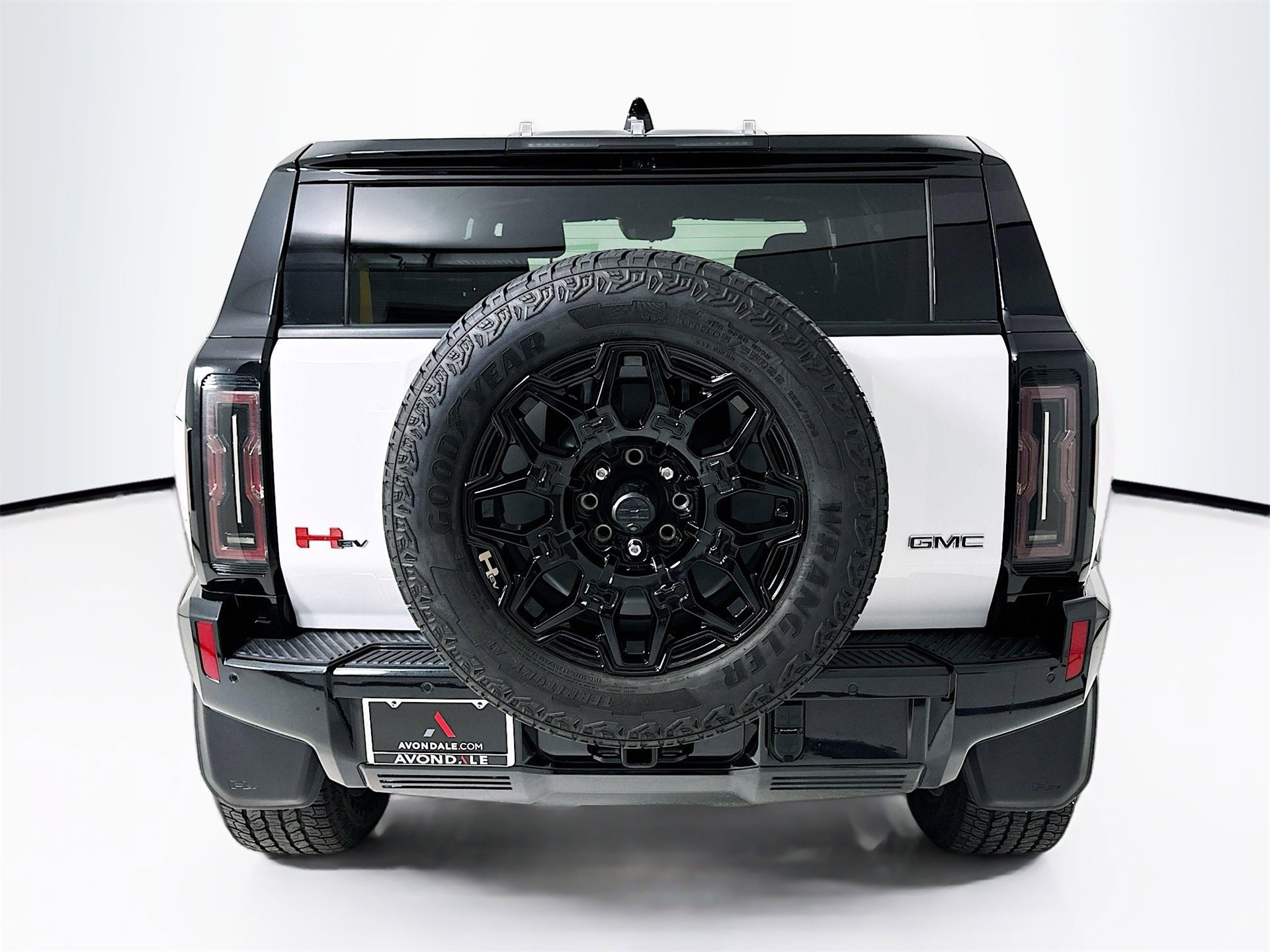 Used 2025 GMC Hummer EV 2X w/ LPO, Sport Package image 7