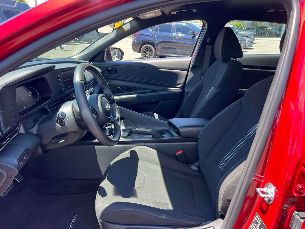 Used 2025 Hyundai Elantra Sport FWD image 15