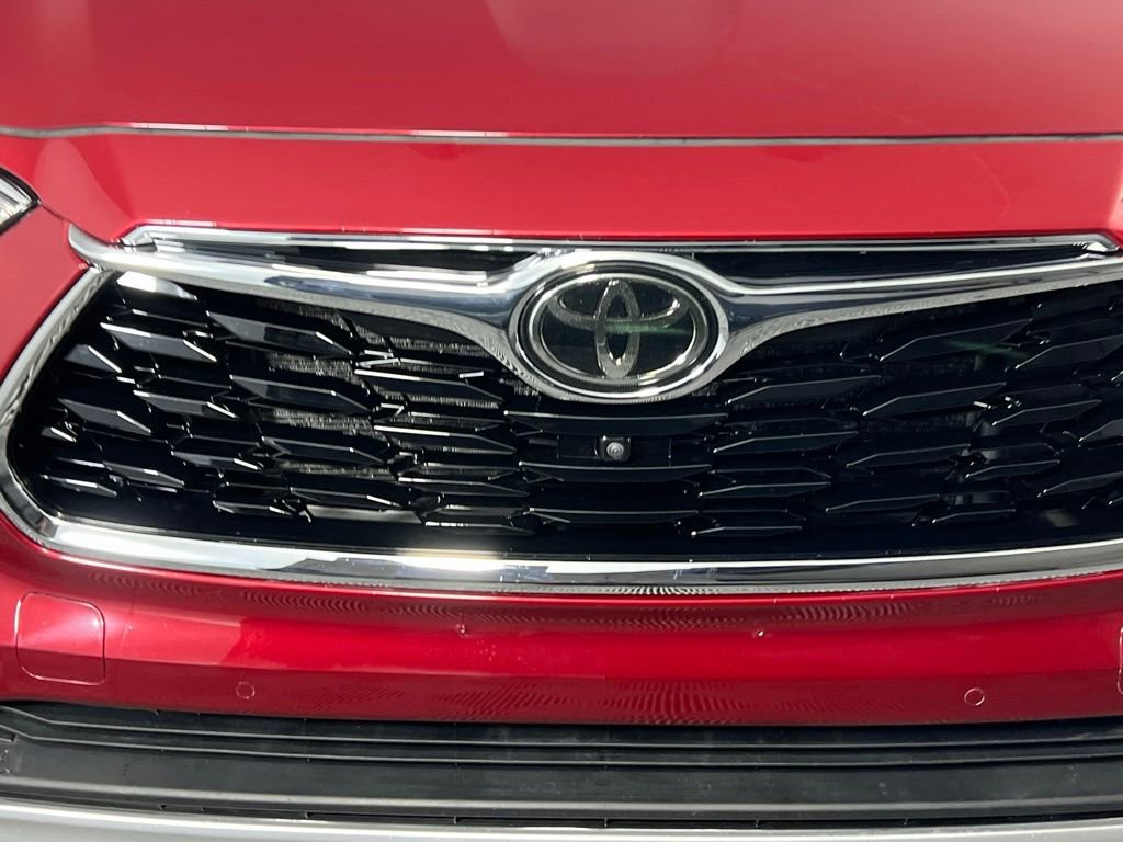 Used 2024 Toyota Highlander Platinum image 14