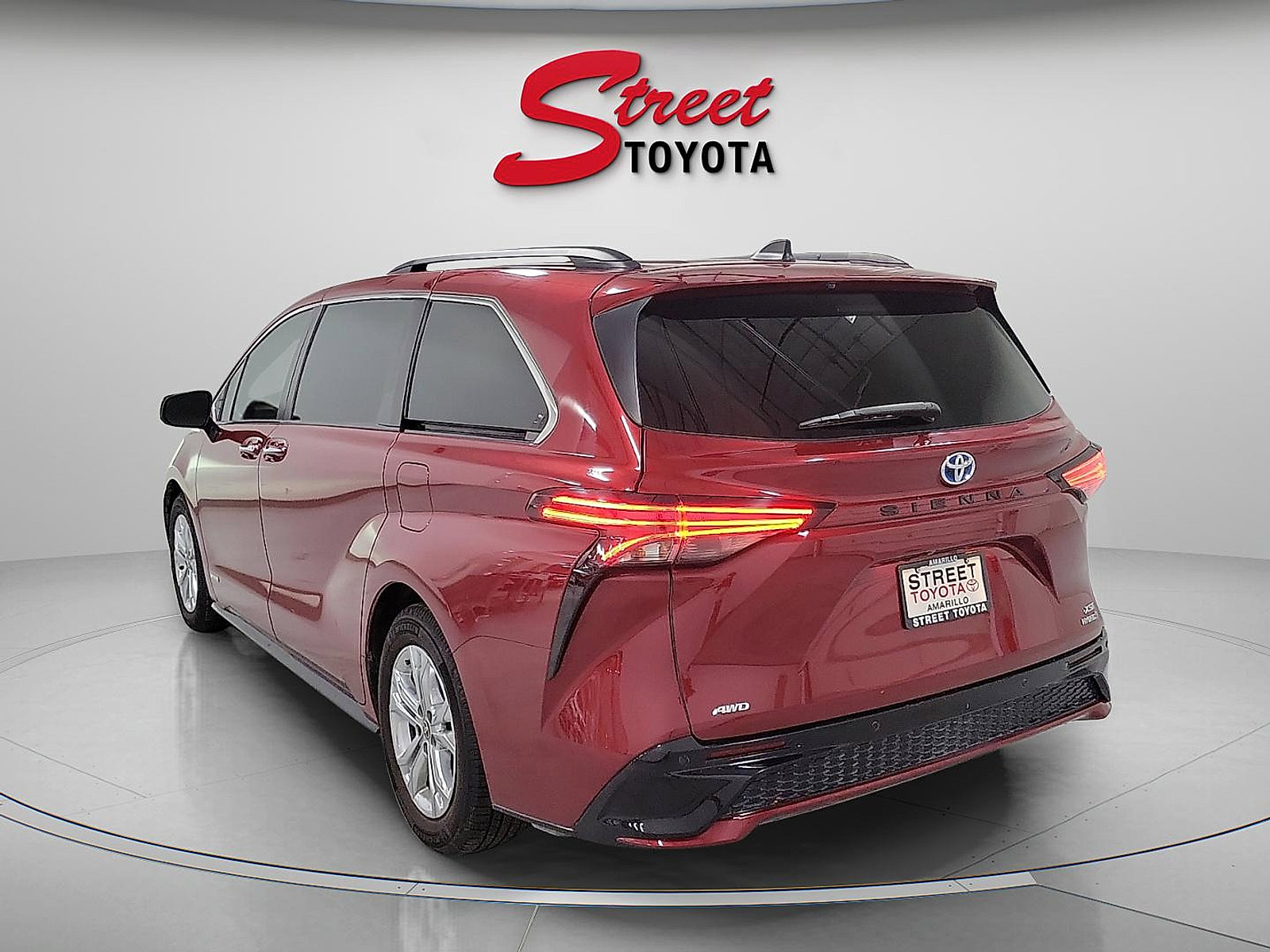 Used 2021 Toyota Sienna XSE AWD/4WD image 2