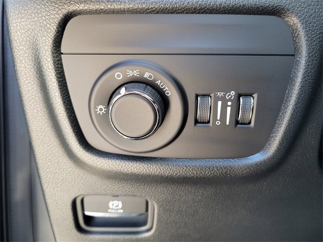 Used 2025 Jeep Grand Cherokee Altitude image 20