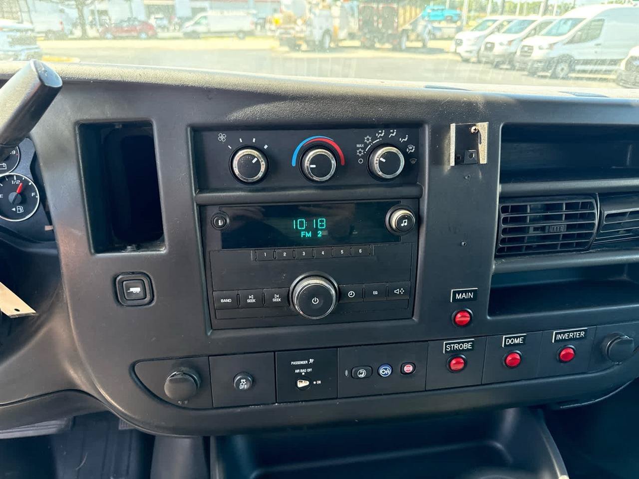 Used 2014 Chevrolet Express 2500 RWD image 14
