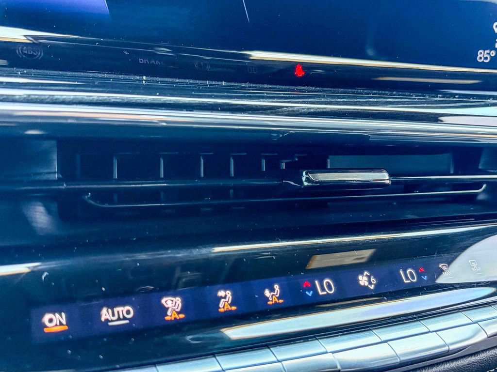 Certified 2022 Cadillac Escalade Sport AWD/4WD image 26