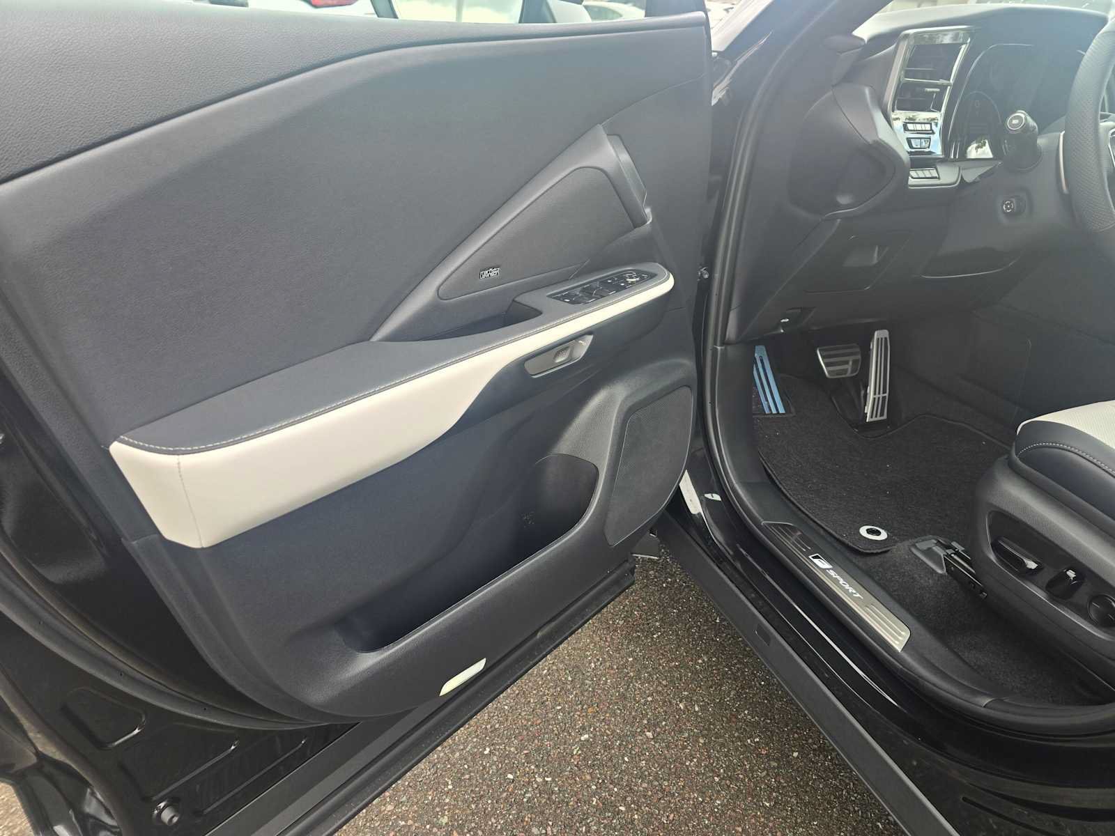 New 2026 Lexus TX 500h AWD image 23