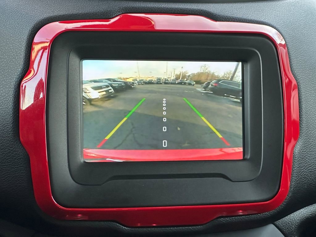 Used 2020 Jeep Renegade Latitude w/ Cold Weather Group image 16