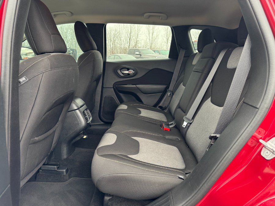 Used 2014 Jeep Cherokee Latitude FWD image 16