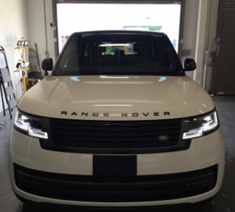 Used 2025 Land Rover Range Rover SE AWD/4WD image 2