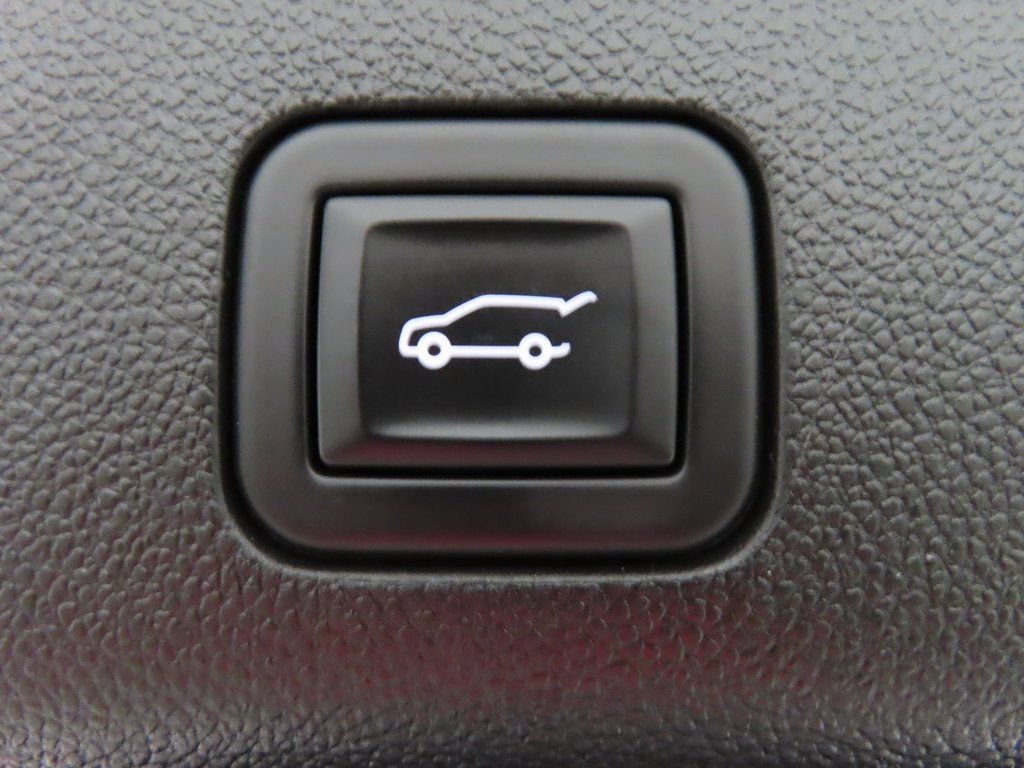 Used 2024 GMC Yukon XL SLT w/ SLT Premium Package image 39