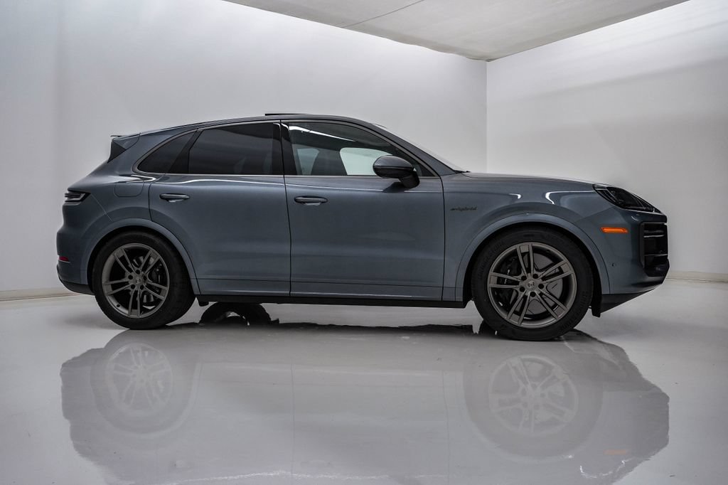 New 2026 Porsche Cayenne Turbo AWD/4WD image 9