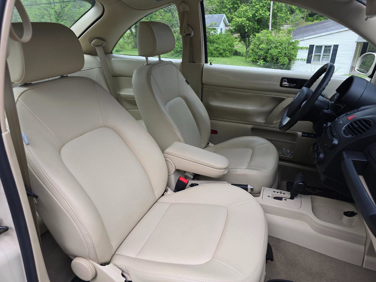 Used 2009 Volkswagen Beetle S FWD image 5
