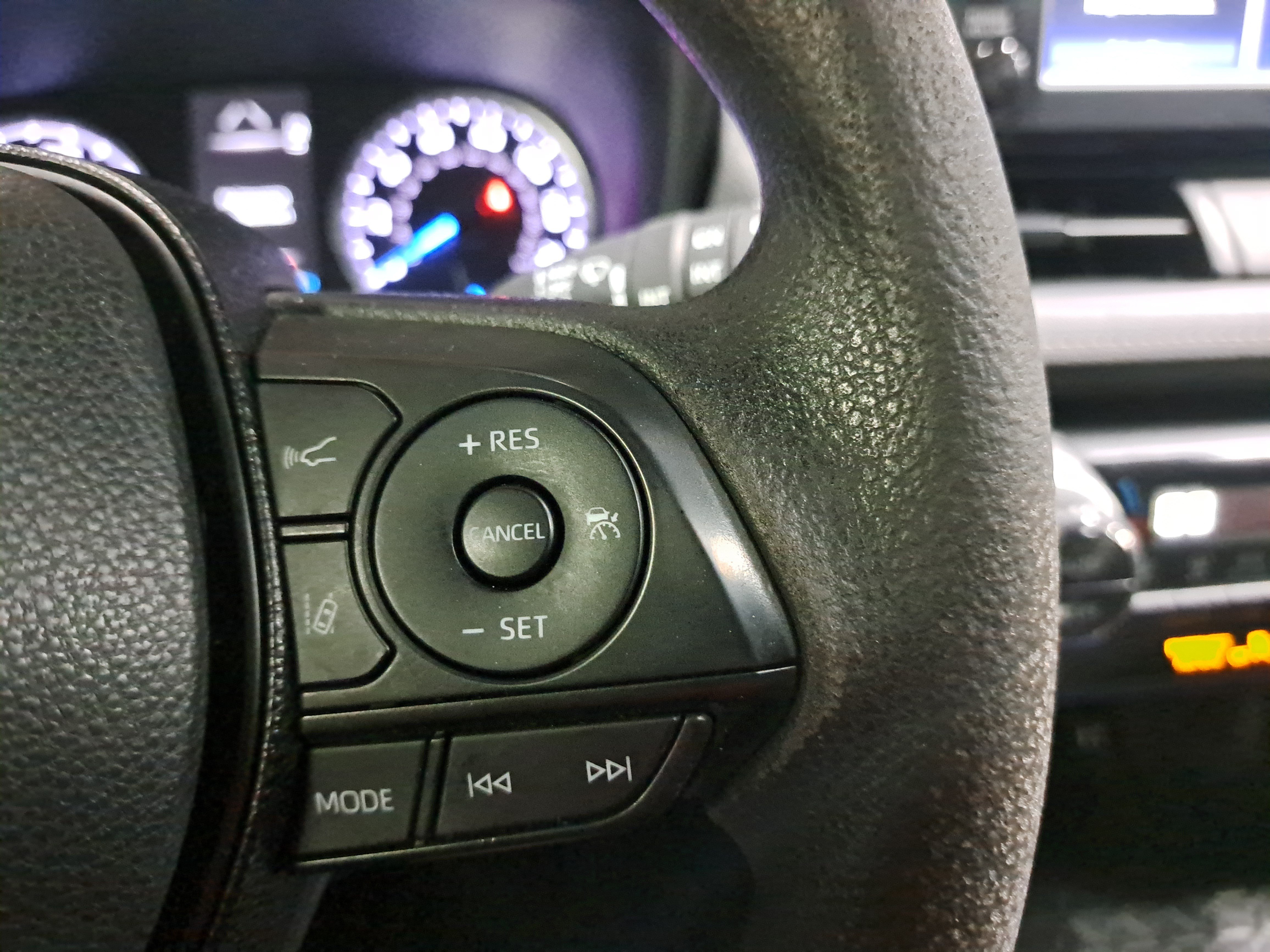Used 2019 Toyota RAV4 XLE AWD/4WD image 18