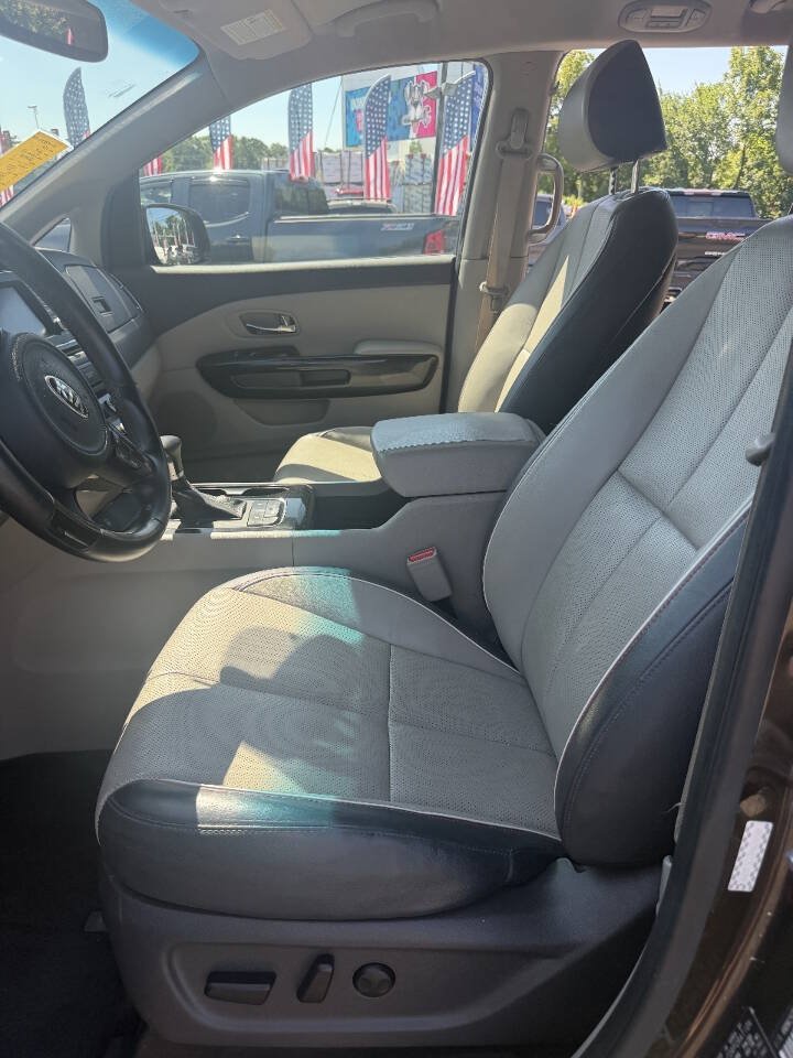 Used 2017 Kia Sedona EX FWD image 3
