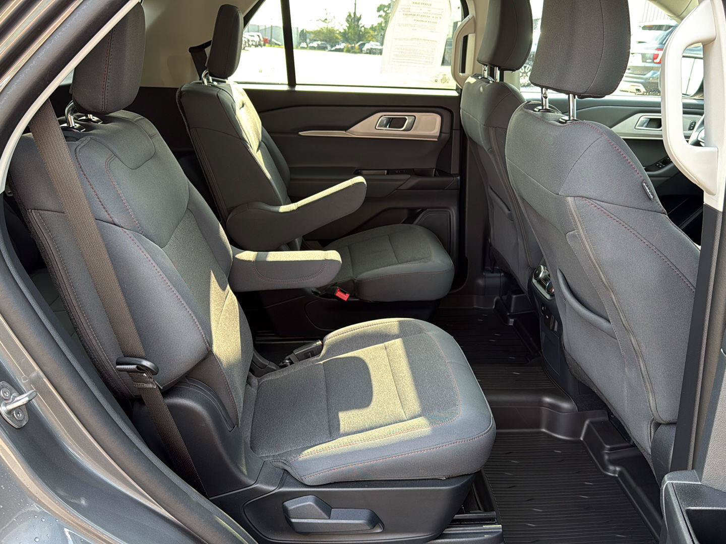 Used 2025 Ford Explorer Active AWD/4WD image 12