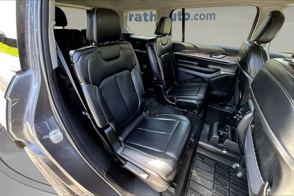 Used 2023 Jeep Grand Cherokee L Limited AWD/4WD image 25