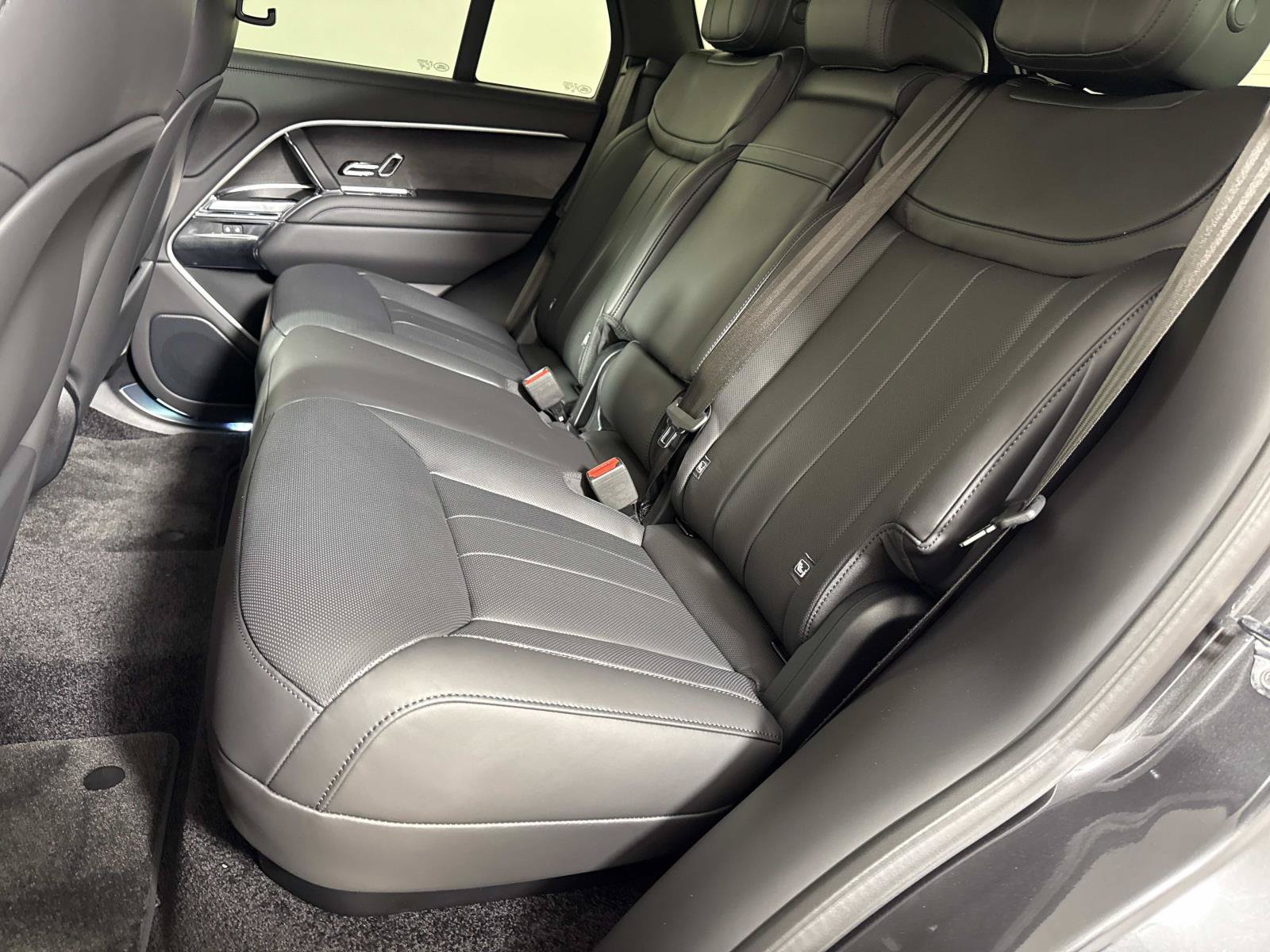 New 2026 Land Rover Range Rover SE AWD/4WD image 14