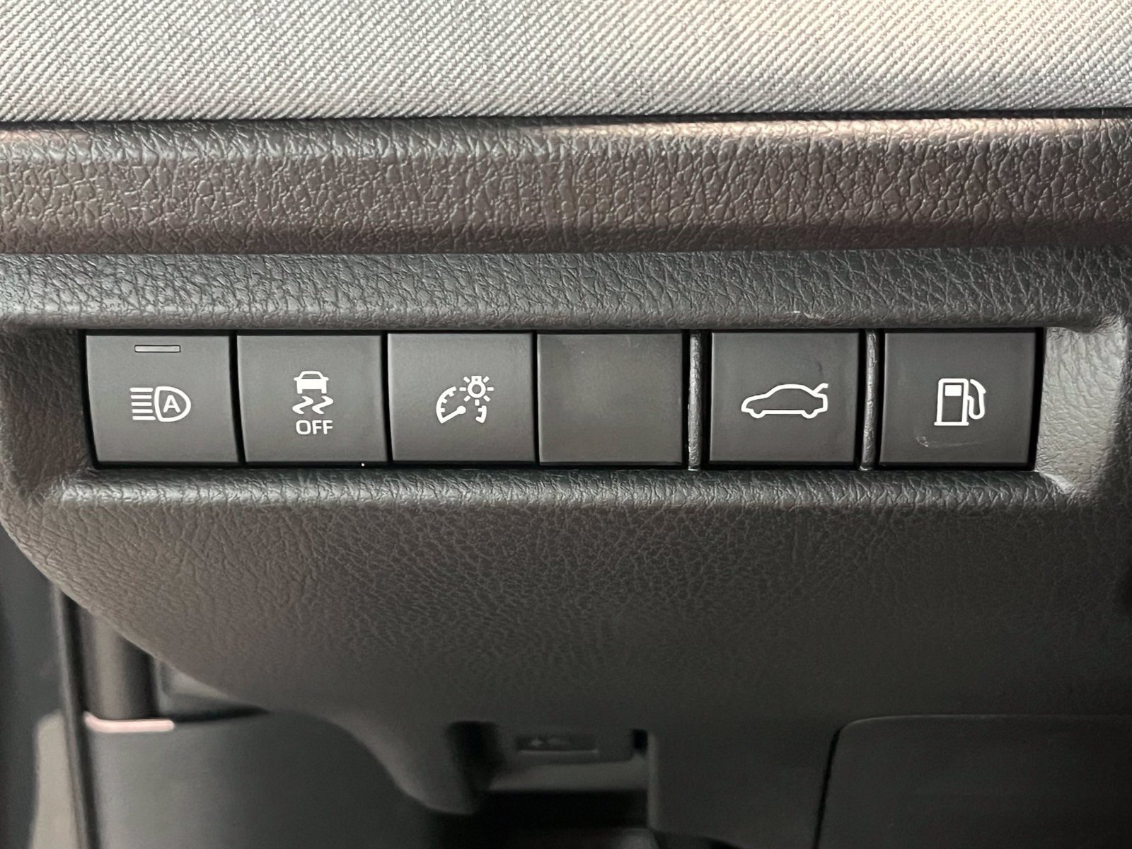 New 2026 Toyota Camry LE FWD image 31