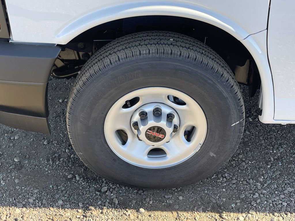 New 2025 GMC Savana 3500 LS image 32