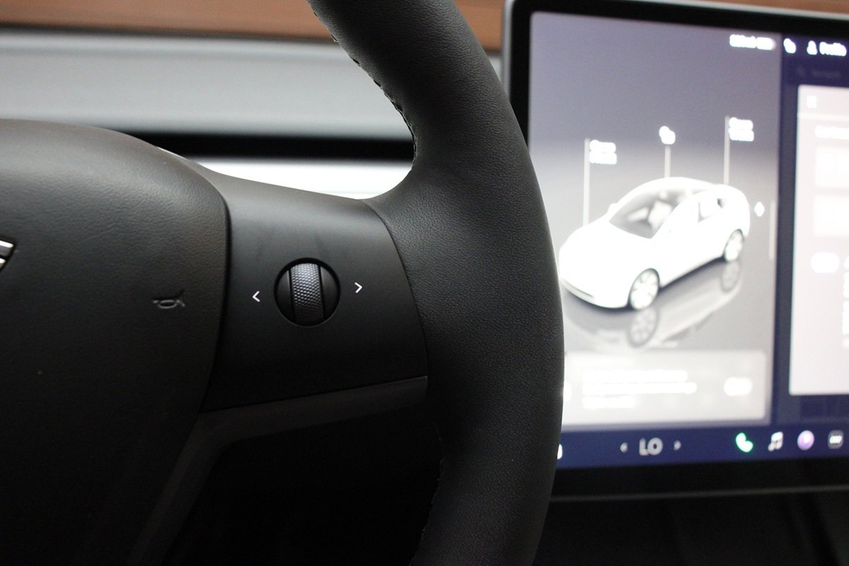 Used 2023 Tesla Model Y Long Range image 39