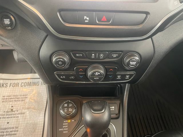 Used 2019 Jeep Cherokee Trailhawk w/ Cold Weather Group image 42