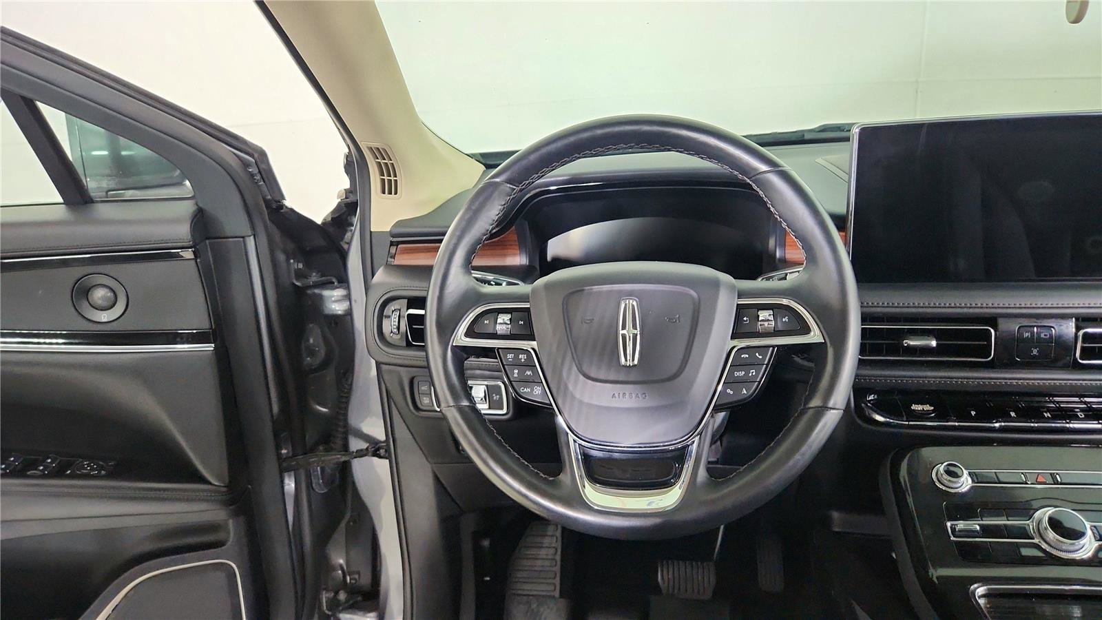 Used 2022 Lincoln Nautilus Reserve w/ Equipment Group 201A image 19