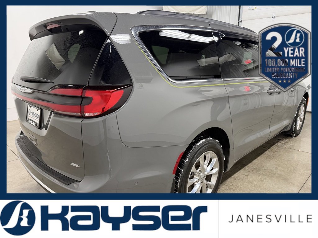 Used 2022 Chrysler Pacifica Touring-L w/ Uconnect Theater Family Group image 21